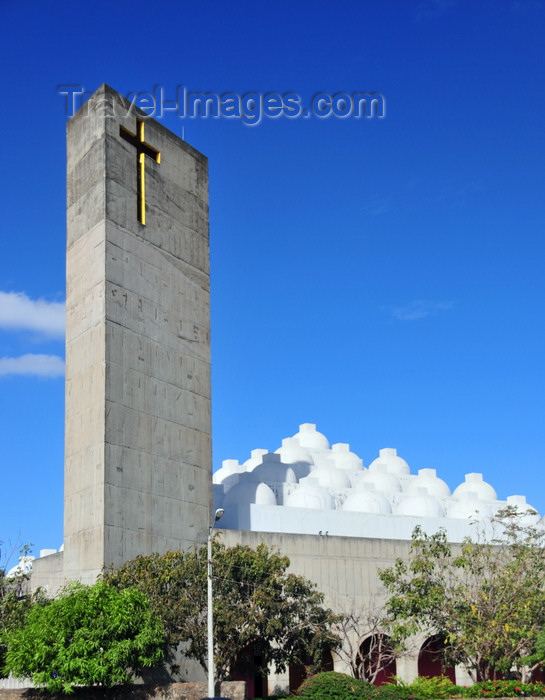 nicaragua7: Managua, Nicaragua: the New Cathedral - Nueva Catedral - the roof is a step pyramid decorated with a cluster of 63 bulbous onion domes, inspired by Louis Kahn - Metropolitan Cathedral of the Immaculate Conception - photo by M.Torres - (c) Travel-Images.com - Stock Photography agency - Image Bank