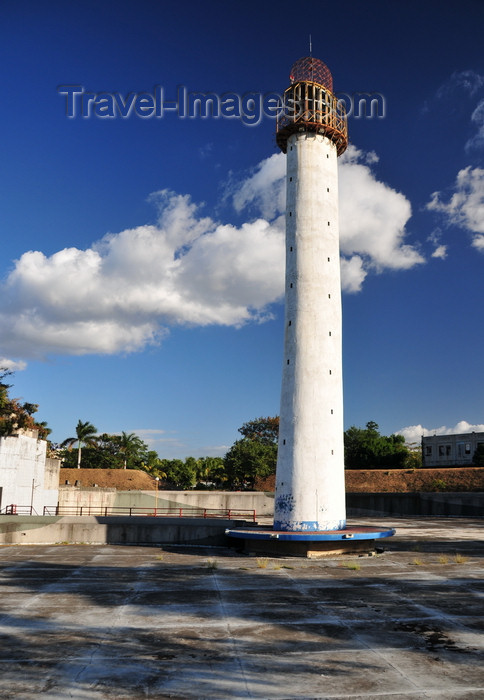 nicaragua72: Managua, Nicaragua: Peace monument, a symbolic lighthouse - Peace Park - Parque de la Paz - photo by M.Torres - (c) Travel-Images.com - Stock Photography agency - Image Bank