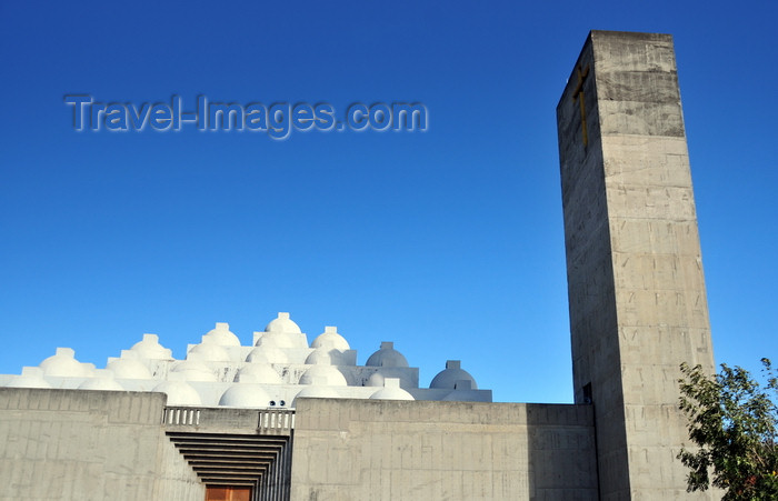 nicaragua8: Managua, Nicaragua: the New Cathedral - Nueva Catedral - architect Ricardo Legorreta Vilchis - Metropolitan Cathedral of the Immaculate Conception / Catedral Metropolitana de la Purisima Concepcion - photo by M.Torres - (c) Travel-Images.com - Stock Photography agency - Image Bank