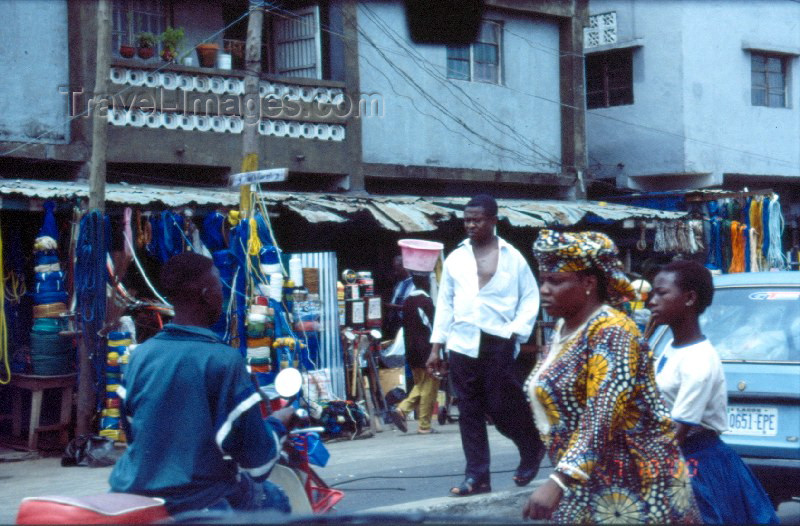 nigeria11: Nigeria - Lagos: Juju market - photo by Dolores CM - (c) Travel-Images.com - Stock Photography agency - Image Bank