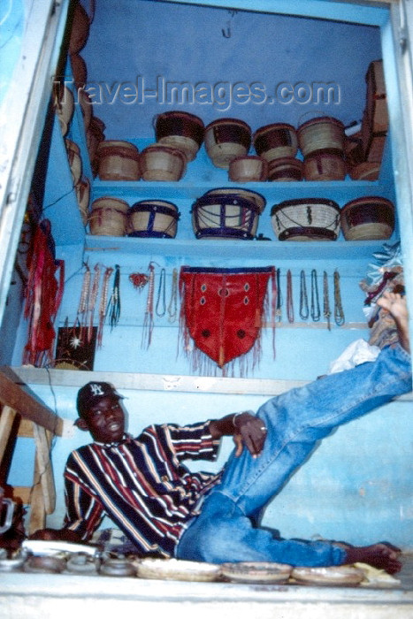 nigeria16: Nigeria - Kano: basket seller with an attitude - photo by Dolores CM - (c) Travel-Images.com - Stock Photography agency - Image Bank