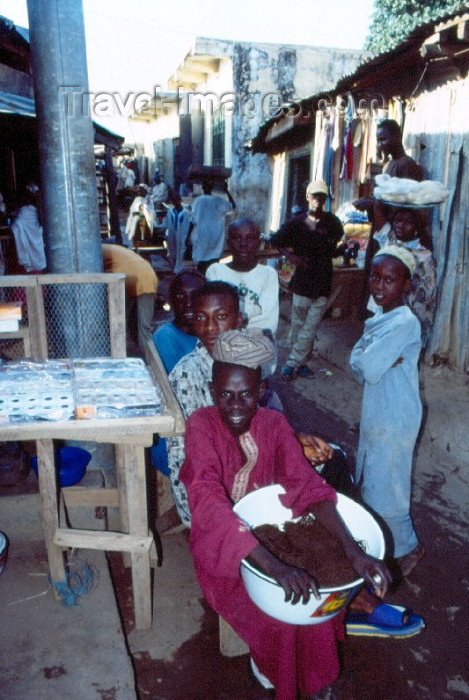 nigeria18: Nigeria - Kano: young merchants - photo by Dolores CM - (c) Travel-Images.com - Stock Photography agency - Image Bank