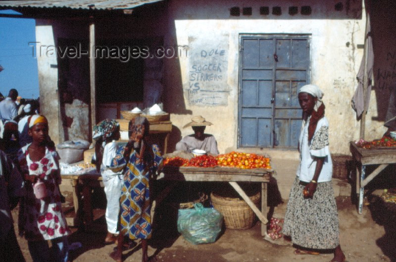 nigeria20: Nigeria - Kano: fruit stand - photo by Dolores CM - (c) Travel-Images.com - Stock Photography agency - Image Bank