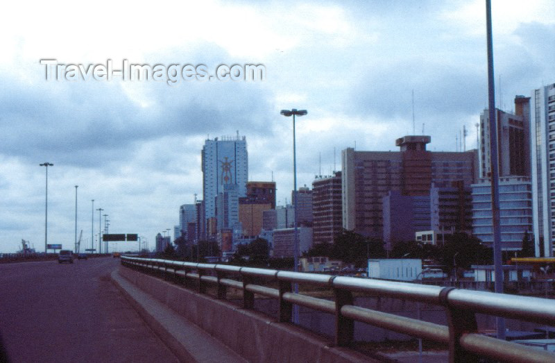 nigeria3: Nigeria - Lagos / LOS: going from Victoria Island to Ikeja - photo by Dolores CM - (c) Travel-Images.com - Stock Photography agency - Image Bank