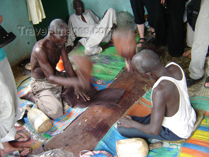nigeria38: Nigeria - Kano: hammering textiles - workshop - photo by A.Obem - (c) Travel-Images.com - Stock Photography agency - Image Bank
