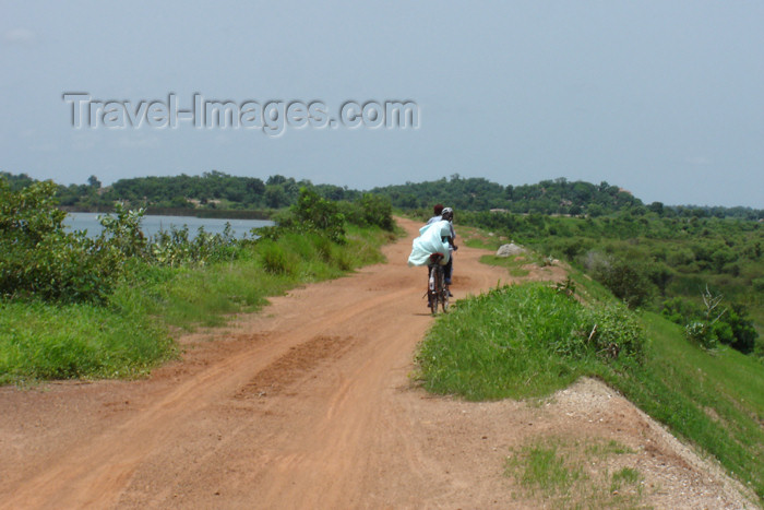 nigeria44: Nigeria - Rano - Kano State: on the road - bike - dirt road - photo by A.Obem - (c) Travel-Images.com - Stock Photography agency - Image Bank