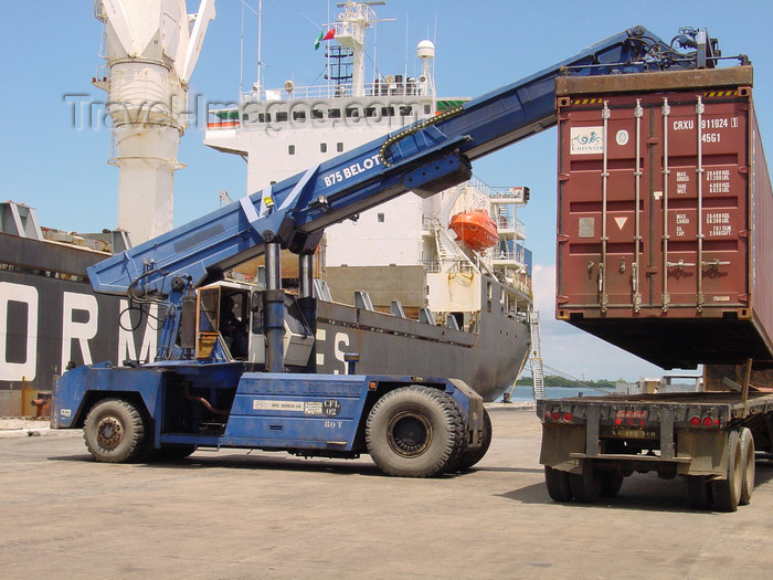 nigeria47: Onne Freezone, Rivers State, Nigeria: Federal Ocean Terminal - Ogu Creek - crane, container and freighter - Bonny River - Biafra - photo by A.Bartel - (c) Travel-Images.com - Stock Photography agency - Image Bank