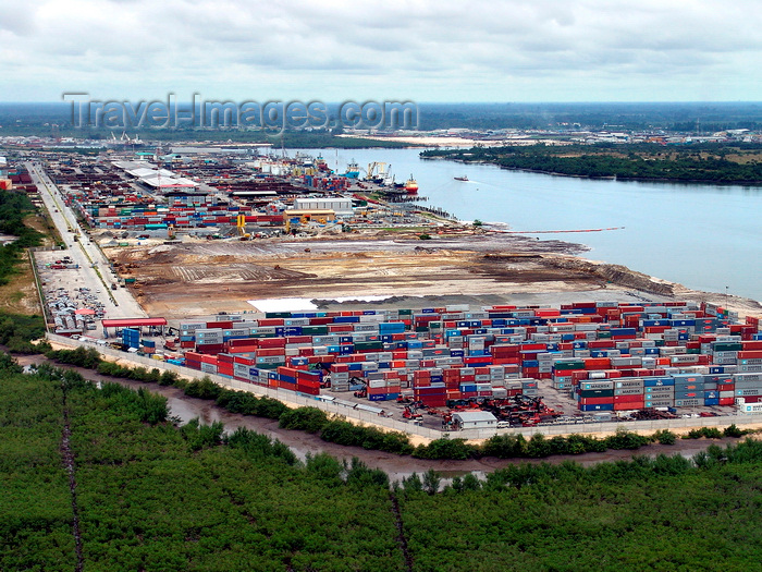 nigeria63: Port Harcourt, Rivers State, Nigeria: view of the port - container terminal and the Bonny River  - photo by A.Bartel - (c) Travel-Images.com - Stock Photography agency - Image Bank