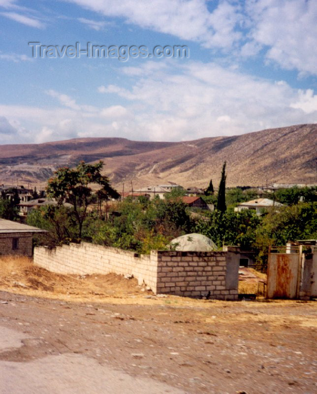 nk10: Nagorno Karabakh - Martakert: by the road - photo by M.Torres - (c) Travel-Images.com - Stock Photography agency - Image Bank