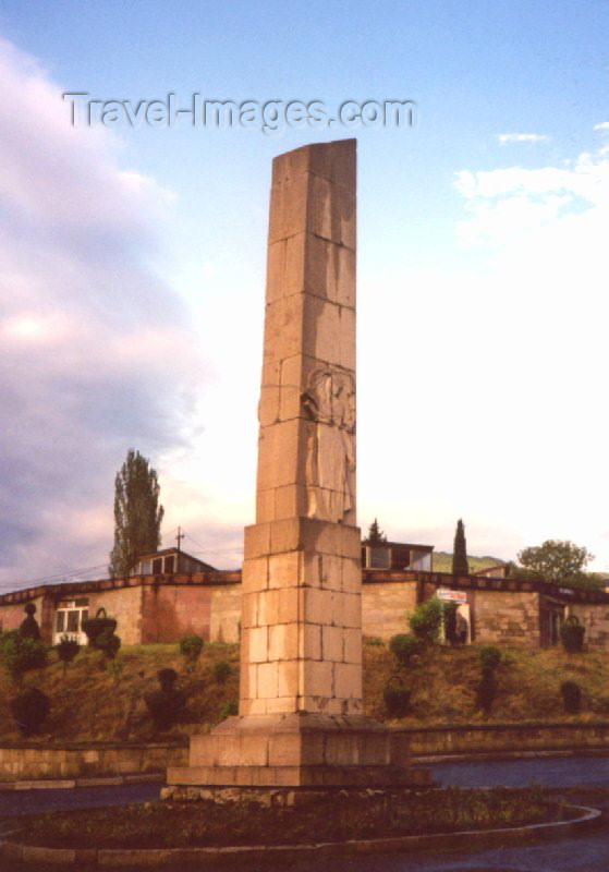 nk3: Nagorno Karabakh - Xankandi / Stepanakert: dawn and the monolith (photo by M.Torres) - (c) Travel-Images.com - Stock Photography agency - Image Bank