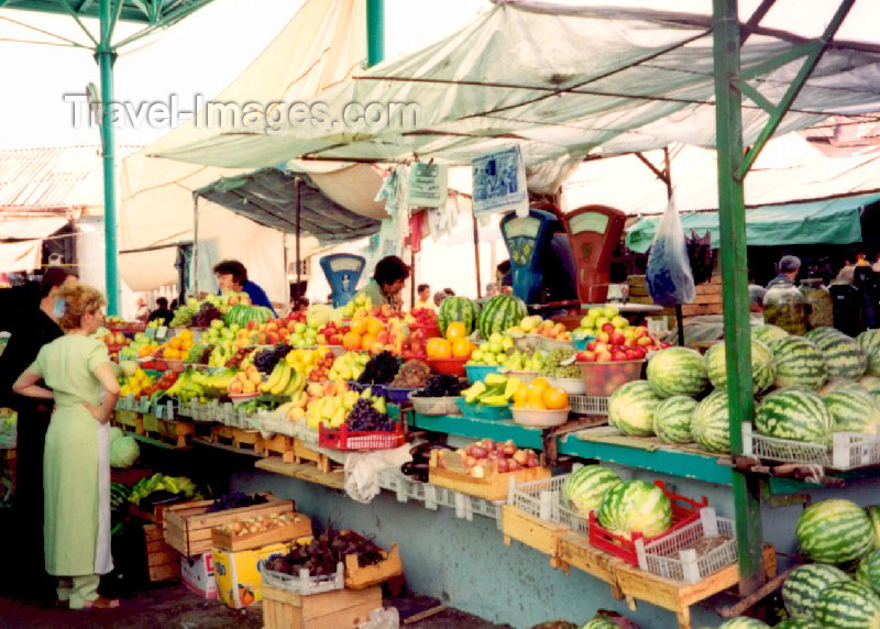 nk4: Nagorno Karabakh - Xankandi / Stepanakert: at the market (photo by M.Torres) - (c) Travel-Images.com - Stock Photography agency - Image Bank