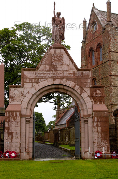 orkney13: Orkeny island - Kirkwall - St Magnus Cathedral was founded in 1137 by Earl Rognvald-Kali, the nephew of the martyred Earl Magnus.  It is dedicated to Magnus, and contains his remains. - (c) Travel-Images.com - Stock Photography agency - the Global Image Bank