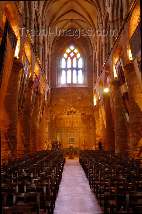 orkney16: Orkney island - Kirkwall - St Magnus Cathedral was founded in 1137 by Earl Rognvald-Kali, the nephew of the martyred Earl Magnus.  It is dedicated to Magnus, and contains his remains. Larger size available. - (c) Travel-Images.com - Stock Photography agency - the Global Image Bank