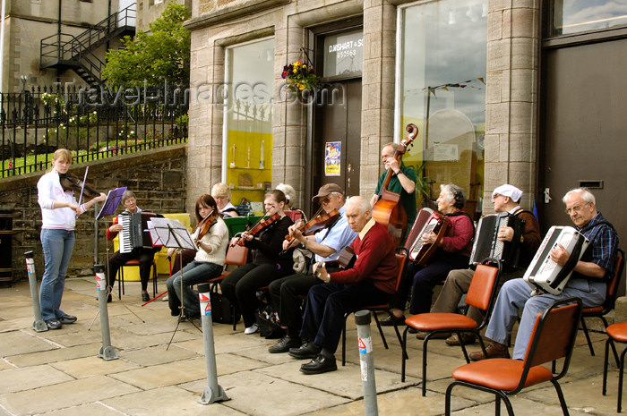 orkney19: Orkney island - Stromness - The community orchestra plays for the tourists - (c) Travel-Images.com - Stock Photography agency - the Global Image Bank