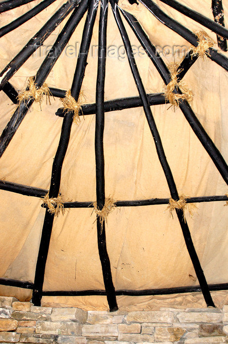 orkney24: Orkney island - Skara Brae - A reconstructed roof over one of the stone age houses - (c) Travel-Images.com - Stock Photography agency - the Global Image Bank