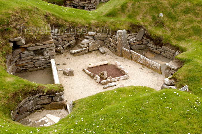 orkney26: Orkney island - Skara Brae - Stone Age house - (c) Travel-Images.com - Stock Photography agency - the Global Image Bank