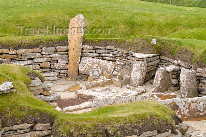 orkney27: Orkney island - Skara Brae - Stone Age house - (c) Travel-Images.com - Stock Photography agency - the Global Image Bank