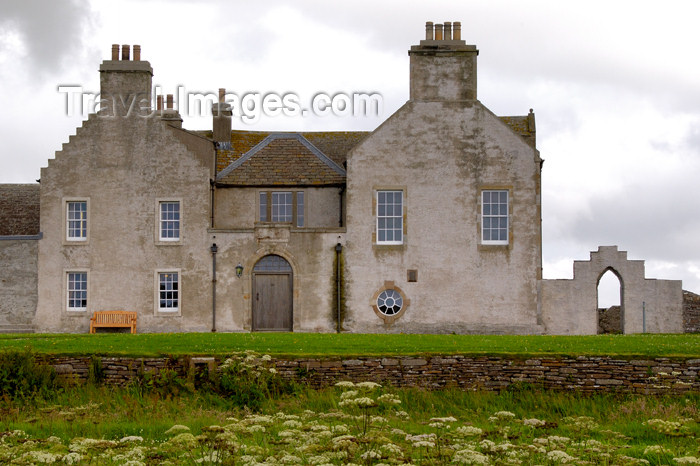 orkney31: Orkney island - Skara Brae - 17th century mansion house known as Skaill House 300 meters from the ruins of Skara Brae and over looking the Bay of Skaill. Skaill is the "old Norse" for hall. - (c) Travel-Images.com - Stock Photography agency - the Global Image Bank