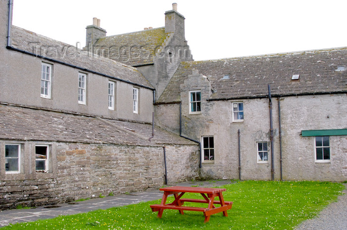 orkney32: Orkney island - Skara Brae - 17th century mansion house known as Skaill House 300 meters from the ruins of Skara Brae and over looking the Bay of Skaill. Skaill is the "old Norse" for hall. - (c) Travel-Images.com - Stock Photography agency - the Global Image Bank