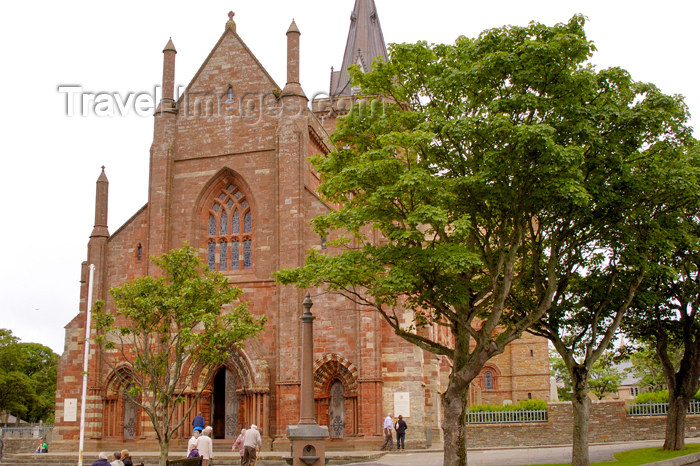 orkney48: Orkney island, Mainland - Kirkwall - Overview of Saint Magnus Cathedral - (c) Travel-Images.com - Stock Photography agency - the Global Image Bank