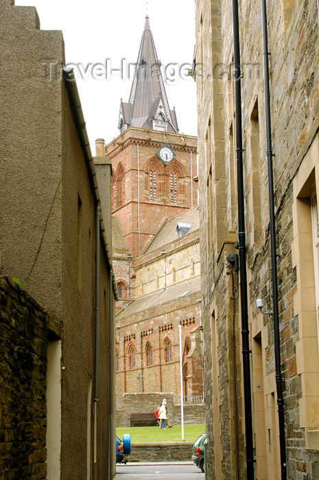 orkney49: Orkney island, Mainland - Kirkwall - View of the cathedral, Saint Magnus from an alley - (c) Travel-Images.com - Stock Photography agency - the Global Image Bank