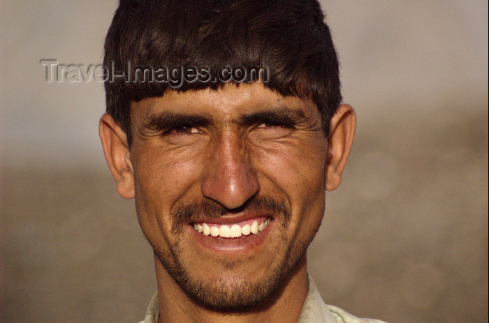 pakistan117: Pakistan - Karakoram mountains - Himalayan range - Northern Areas: Balti porter - fringe - photo by A.Summers - (c) Travel-Images.com - Stock Photography agency - Image Bank