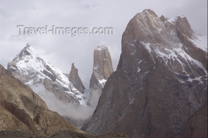 pakistan131: Pakistan - Trango Towers - Baltoro Muztagh subrange - Karakoram mountains - Himalayan range - Northern Areas: group of dramatic granite spires located on the north side of the Baltoro Glacier - photo by A.Summers - (c) Travel-Images.com - Stock Photography agency - Image Bank