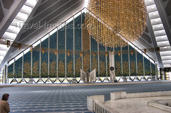 pakistan140: Islamabad, Pakistan: Faisal mosque - interior - chandelier - photo by D.Steppuhn - (c) Travel-Images.com - Stock Photography agency - Image Bank