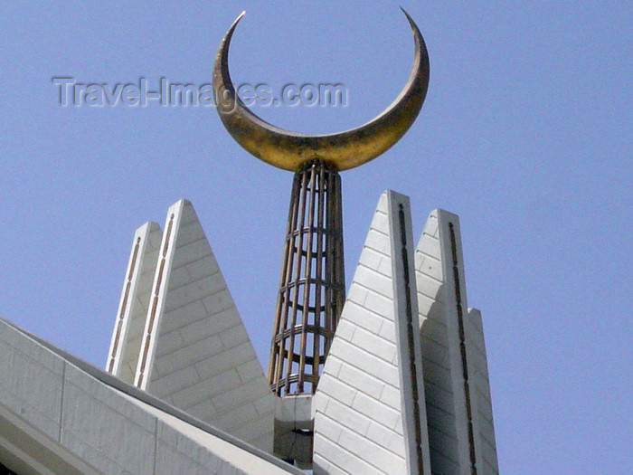 pakistan142: Islamabad, Pakistan: Faisal mosque - crescent - photo by D.Steppuhn - (c) Travel-Images.com - Stock Photography agency - Image Bank