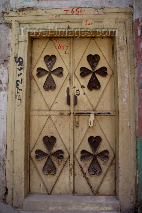 pakistan16: Peshawar, NWFP, Pakistan: clovers - door in the Old City - photo by G.Koelman - (c) Travel-Images.com - Stock Photography agency - Image Bank