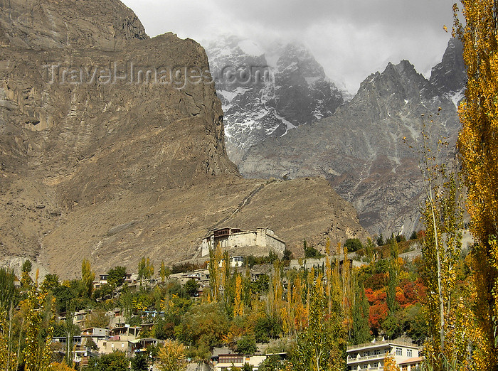 pakistan174: Karimabad / Baltit - Northern Areas, Pakistan: the village and Baltit fort under the Karakoram mountains - KKH - photo by D.Steppuhn - (c) Travel-Images.com - Stock Photography agency - Image Bank