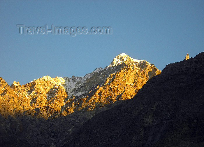 pakistan177: Karimabad / Baltit - Northern Areas / FANA, Pakistan: peaks in the Karakoram mountain range - photo by D.Steppuhn - (c) Travel-Images.com - Stock Photography agency - Image Bank