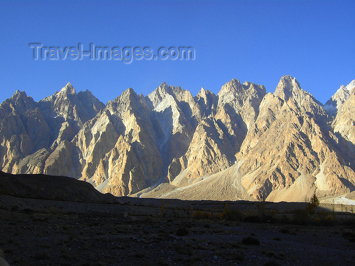 pakistan189: Passu, Gojal tehsil, Khunjerab Pass, Hunza valley, Northern Areas / FANA - Pakistan-administered Kashmir: the Cathedral Ridge - Karakoram Highway - KKH - photo by D.Steppuhn - (c) Travel-Images.com - Stock Photography agency - Image Bank