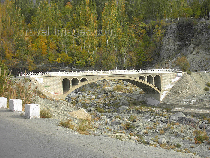 pakistan190: Gilgit district - Northern Areas, Pakistan: bridge over the Hunza river - Karakoram Highway - N35 - KKH - photo by D.Steppuhn - (c) Travel-Images.com - Stock Photography agency - Image Bank