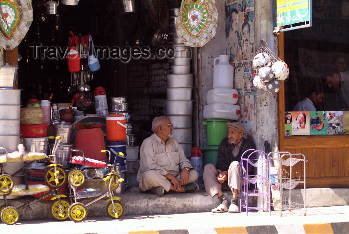 pakistan4: Peshawar, NWFP, Pakistan: idle moment at the market - photo by A.Summers - (c) Travel-Images.com - Stock Photography agency - Image Bank