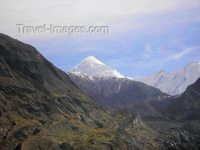 pakistan44: Gulmit, Gojal tehsil, Khunjerab Pass, Hunza valley, Northern Areas / FANA - Pakistan-administered Kashmir: snowy mountain peaks - Khunjerab National Park - KKH - photo by D.Steppuhn - (c) Travel-Images.com - Stock Photography agency - Image Bank