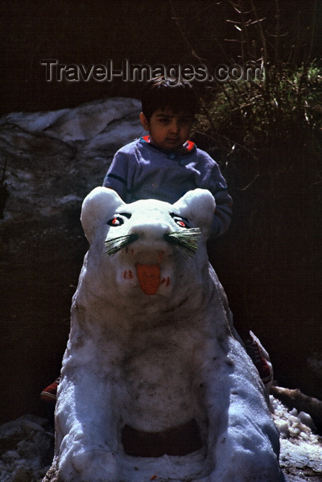 pakistan55: Pakistan - Murree Hills/Margalla Hills (Galyat region, tehsil of the Rawalpindi District): Going for a ride - Kid on snow animal - photo by R.Zafar - (c) Travel-Images.com - Stock Photography agency - Image Bank