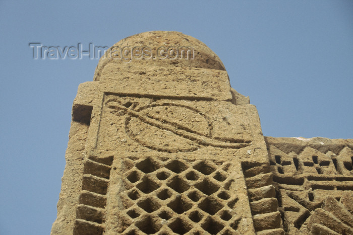 pakistan70: Pakistan - Chaukundi Tombs - Landhi Town, Sindh: sword engraved on the side indicating that a man was buried - photo by R.Zafar - (c) Travel-Images.com - Stock Photography agency - Image Bank