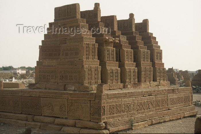 pakistan71: Pakistan - Chaukundi Tombs: multiple tombs - buff sand stone - photo by R.Zafar - (c) Travel-Images.com - Stock Photography agency - Image Bank