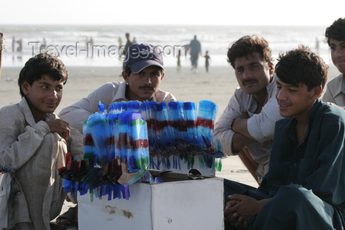 pakistan74: Karachi, Sindh, Pakistan: man selling toy airplanes on the beach - photo by R.Zafar - (c) Travel-Images.com - Stock Photography agency - Image Bank