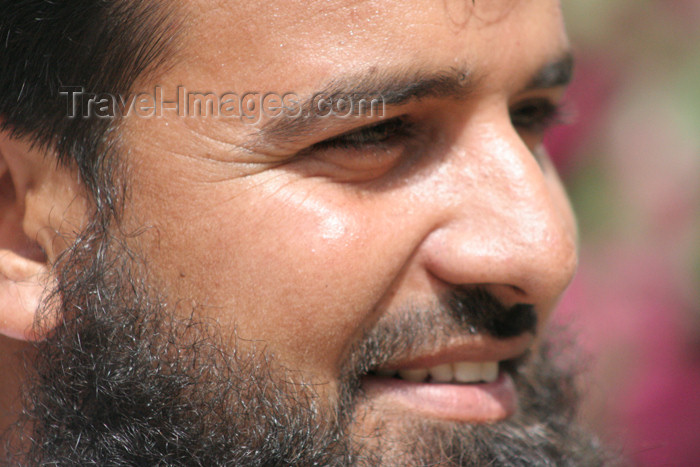 pakistan84: Karachi, Sindh, Pakistan: bearded man - profile - photo by R.Zafar - (c) Travel-Images.com - Stock Photography agency - Image Bank