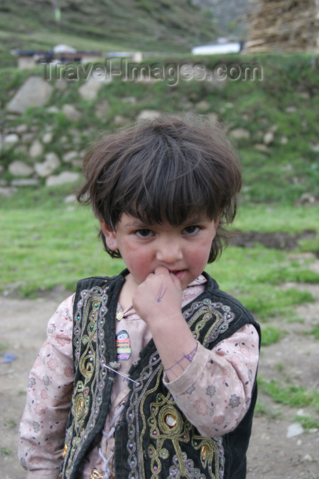 pakistan93: Jabbar, Siran Valley, North-West Frontier Province, Pakistan: little girl with fingers in her mouth - photo by R.Zafar - (c) Travel-Images.com - Stock Photography agency - Image Bank