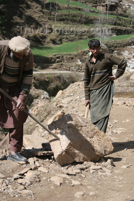 pakistan96: Kodar Bala, Siran Valley, North-West Frontier Province, Pakistan: old man breaking stones for construction - photo by R.Zafar - (c) Travel-Images.com - Stock Photography agency - Image Bank