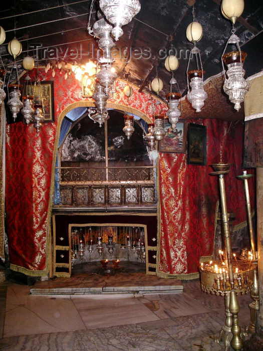 palest13: Palestine - West Bank - Bethlehem: Basilica of the Nativity - manger (photo by R.Wallace) - (c) Travel-Images.com - Stock Photography agency - Image Bank