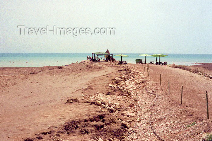 palest2: Palestine - West Bank - Rosh Zuqim: road to the beach - photo by M.Torres - (c) Travel-Images.com - Stock Photography agency - Image Bank