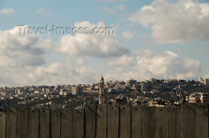palest38: near Bethlehem, West Bank, Palestine: view over the Wall - Israeli West Bank barrier - photo by J.Pemberton - (c) Travel-Images.com - Stock Photography agency - Image Bank