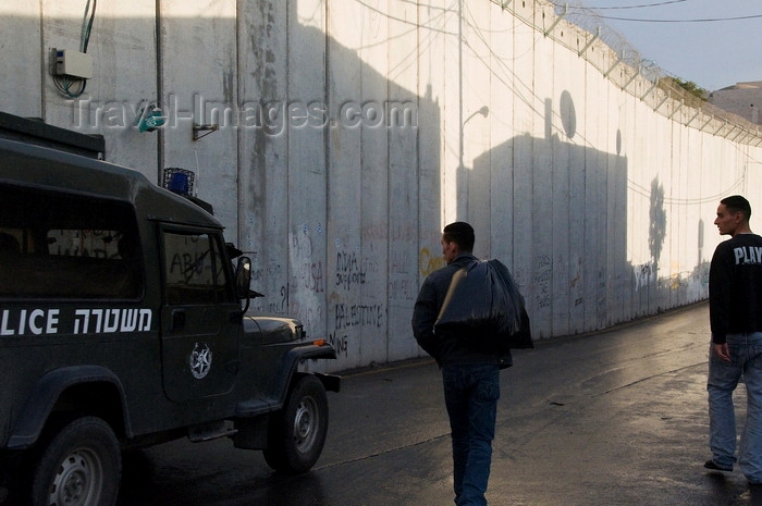 palest43: near Bethlehem, West Bank, Palestine: Israeli police vehicle patroling the wall - Israeli West Bank barrier - photo by J.Pemberton - (c) Travel-Images.com - Stock Photography agency - Image Bank