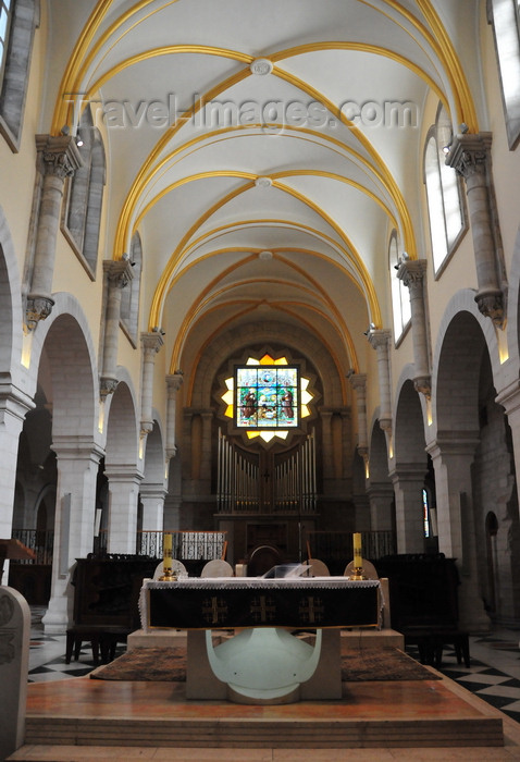 palest45: Bethlehem, West Bank, Palestine: St. Catherine's Roman Catholic church - altar, organ and rose window - Gothic nave - ceiling with ribs and bosses - photo by M.Torres - (c) Travel-Images.com - Stock Photography agency - Image Bank