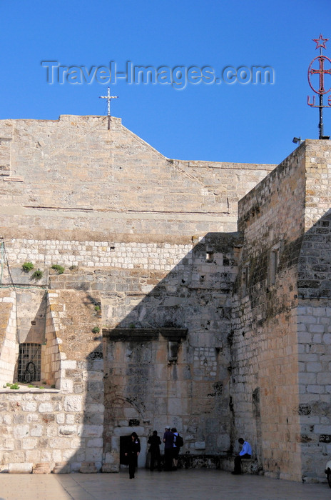 palest53: Bethlehem, West Bank, Palestine: Church of the Nativity - 'Door of Humility' - entrance to the oldest church in the Holy Land still in use - the original church was constructed under the patronage of Constantine's mother, Helen - photo by M.Torres - (c) Travel-Images.com - Stock Photography agency - Image Bank