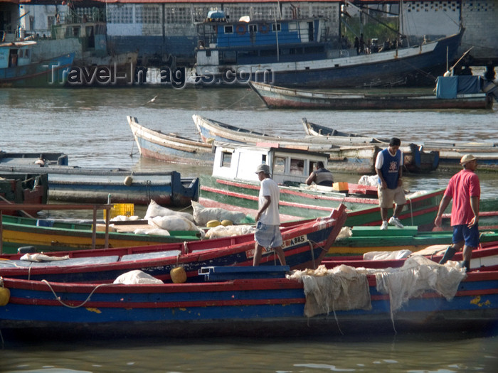 panama107: Panama City: Small boat fishermen prepare their crafts for the daily chores - photo by H.Olarte - (c) Travel-Images.com - Stock Photography agency - Image Bank